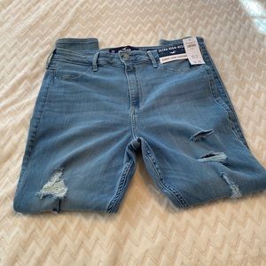 Hollister ultra high rise curvy jeans, 31.. sold out on line🤬